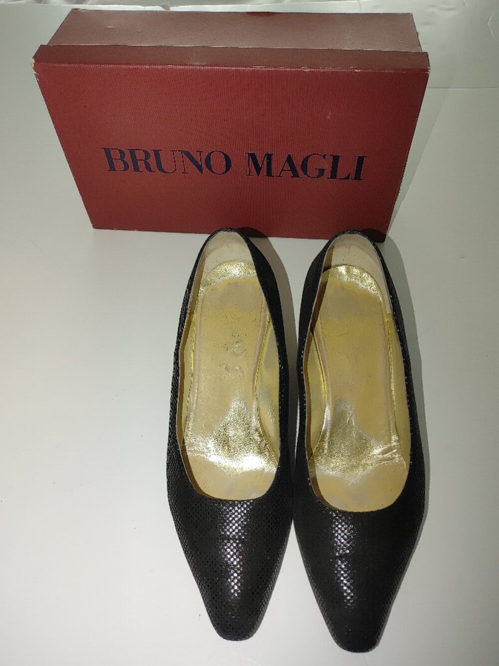 BRUNO MAGLI Woman's 100% Lether Heels Size 7B Pre-owned
